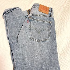 The cutest pair of Levi jeans!